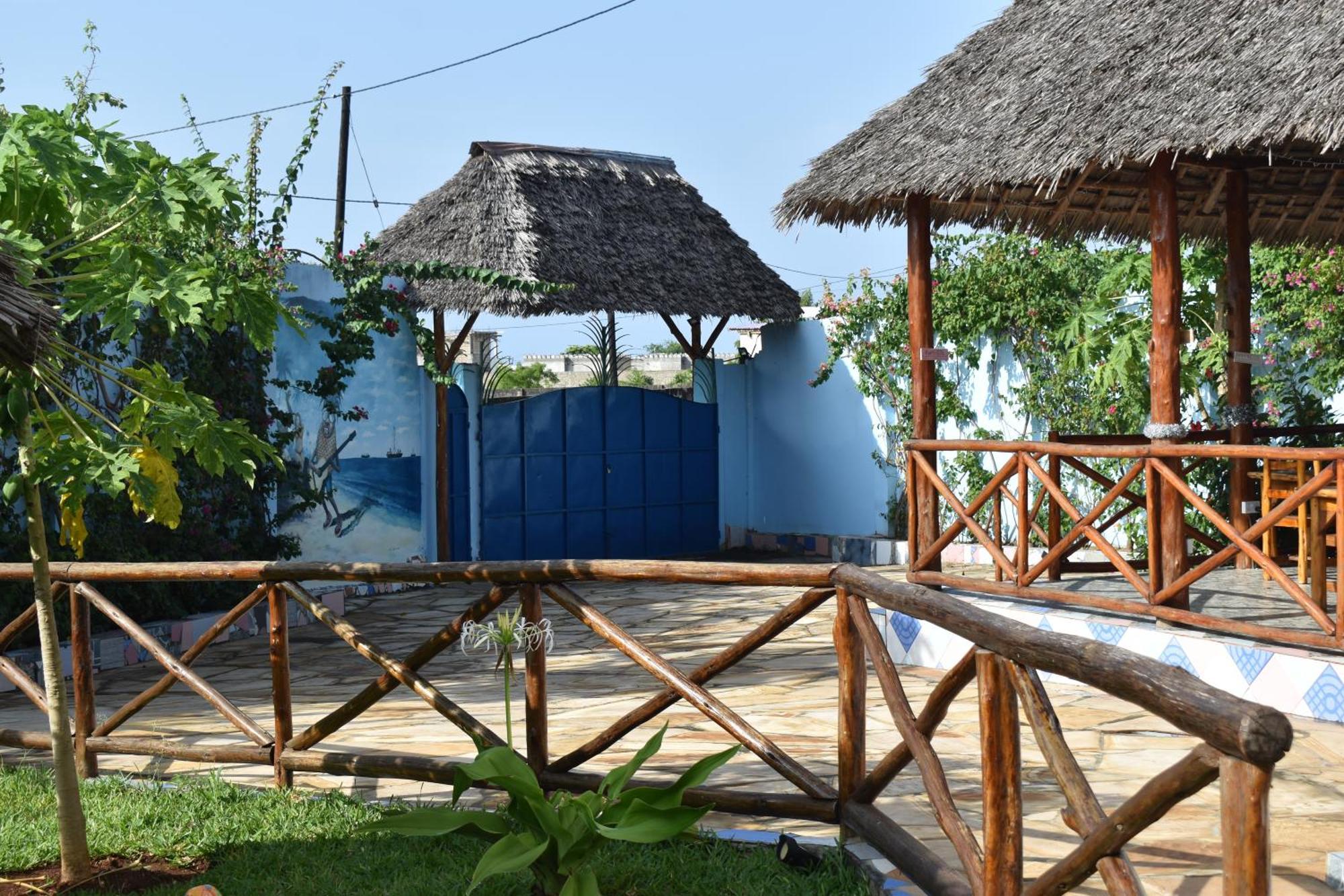 Pineapple House Bed & Breakfast Nungwi Exterior photo