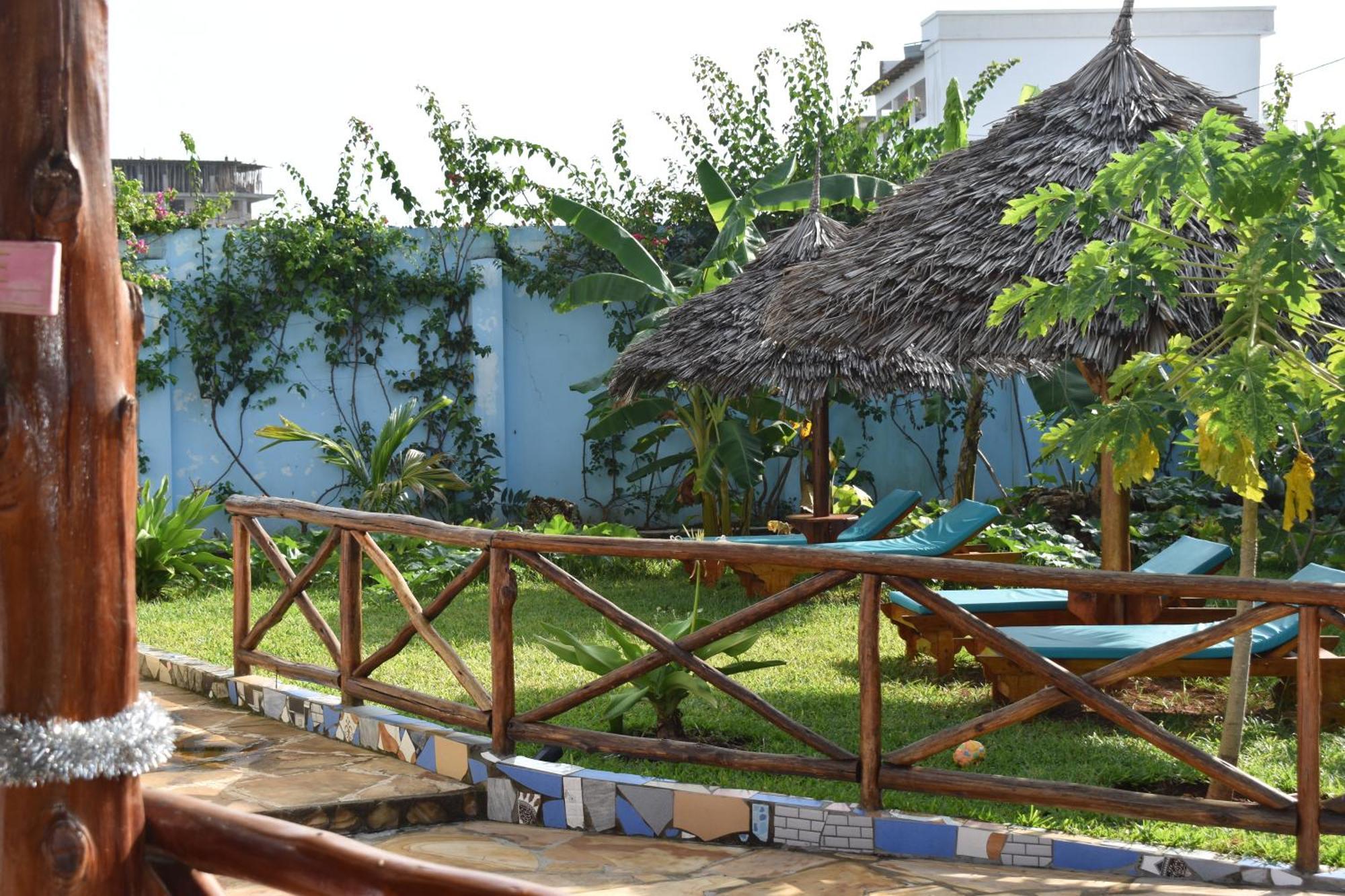Pineapple House Bed & Breakfast Nungwi Exterior photo