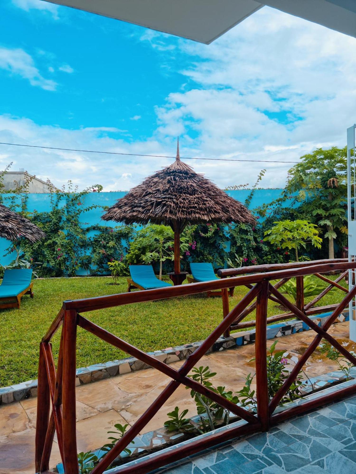Pineapple House Bed & Breakfast Nungwi Exterior photo